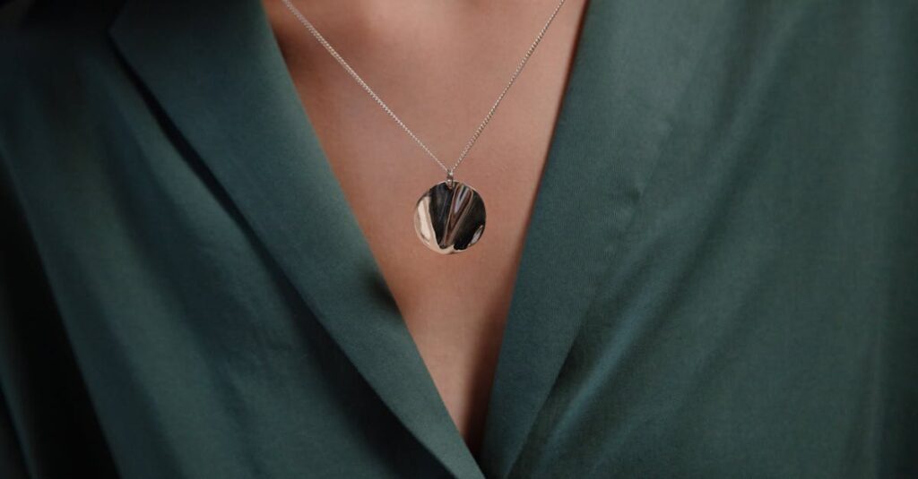 Why Minimalist Gold Accessories Are Winning Daily Wear